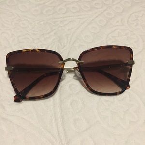 Akira lightweight sunglasses